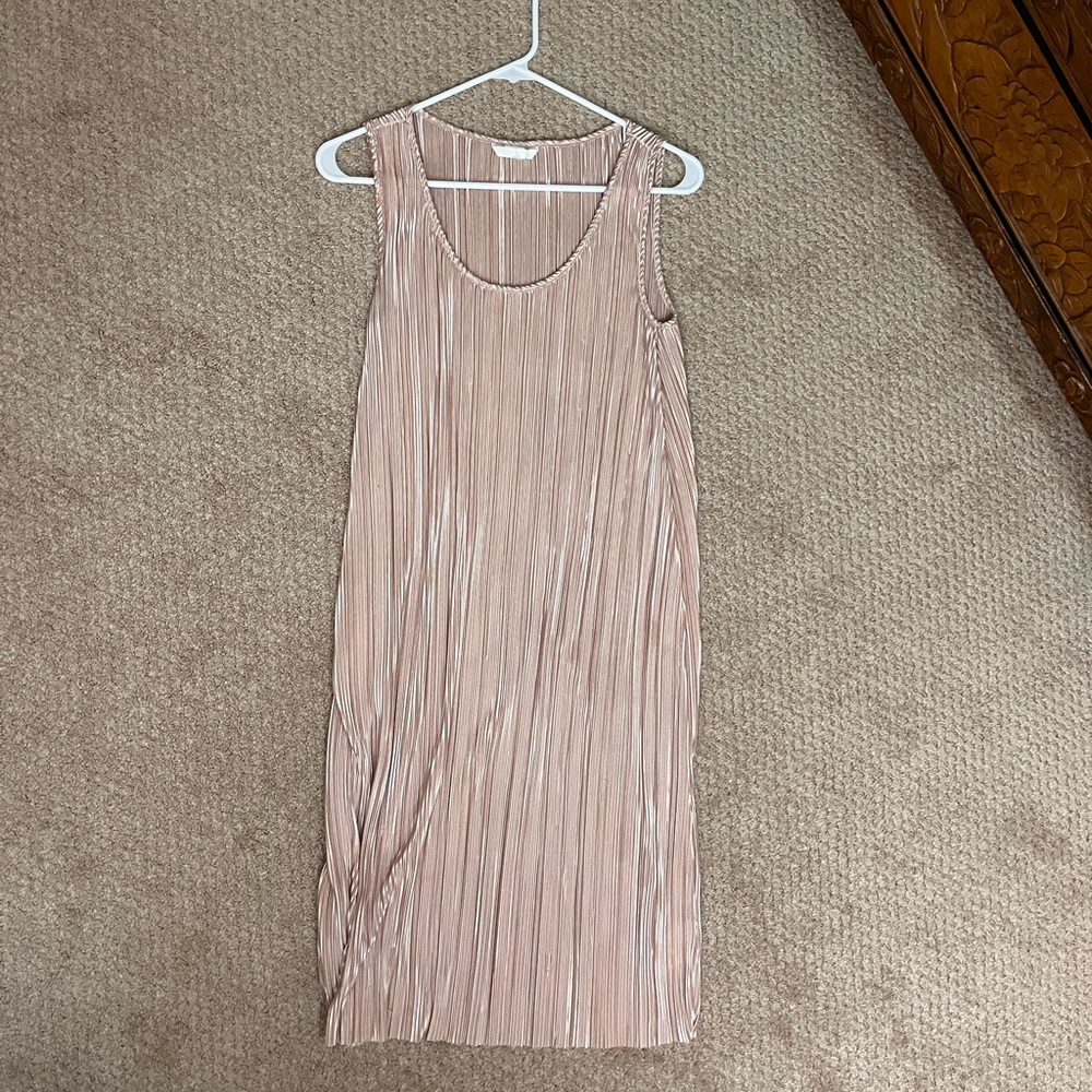h&m pink shimmery pleated dress